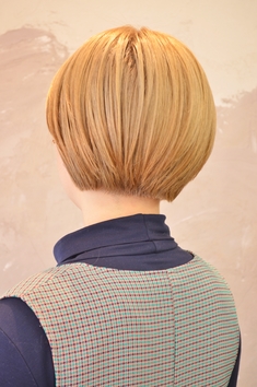 耳かけアレンジショートボブ